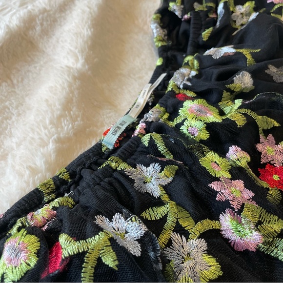 Kimchi Blue Urban Outfitters floral embroidered off the shoulder dress - Picture 6 of 8